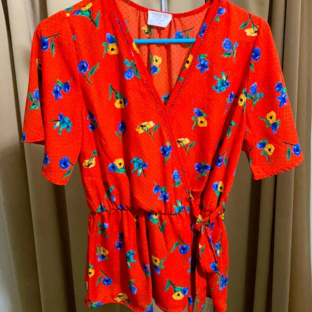 Women’s top- size M